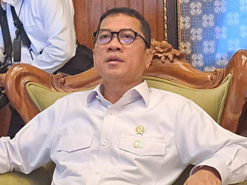 Menteri Desa dan Pembangunan Daerah Tertinggal, Yandri Susanto di Bandara Soekarno-Hatta (IDN Times/Maya Aulia Aprilianti)