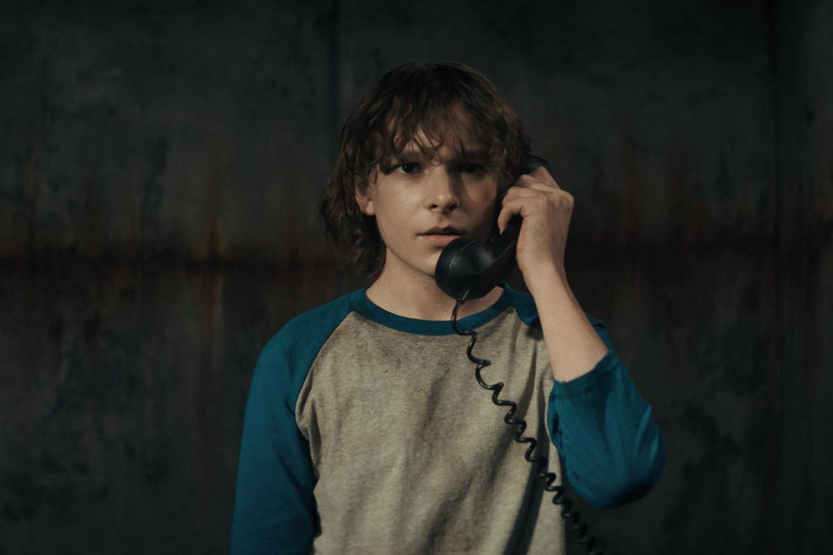 Mason Thames dalam film The Black Phone