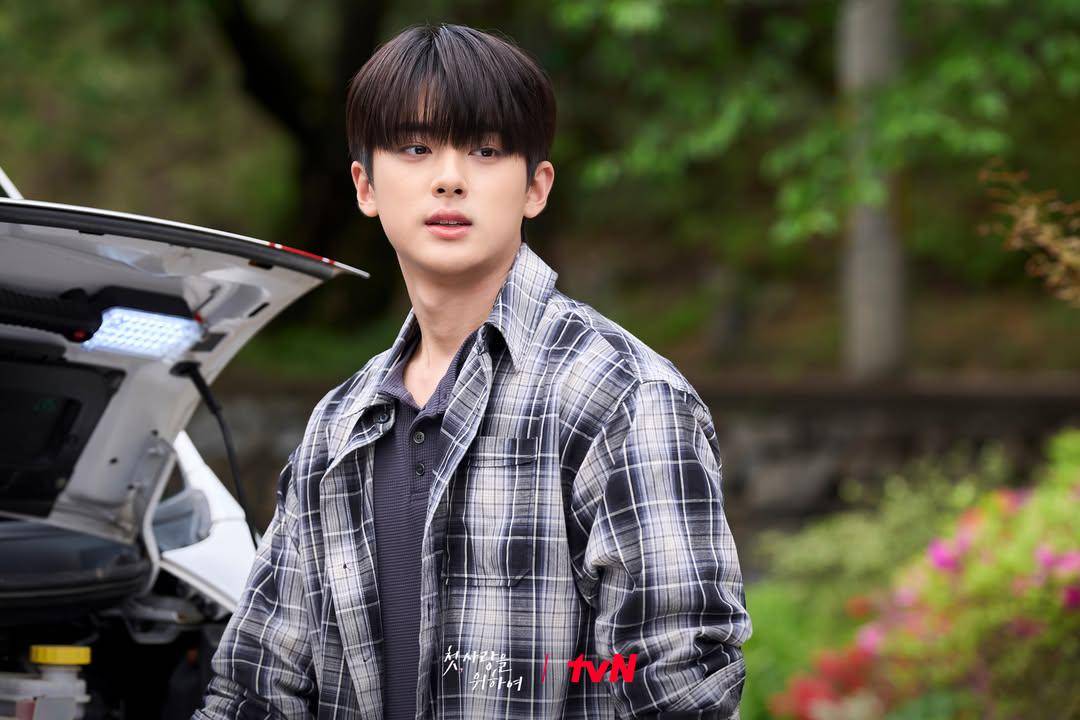 still cut drama Love, Take Two (instagram.com/tvn_drama)