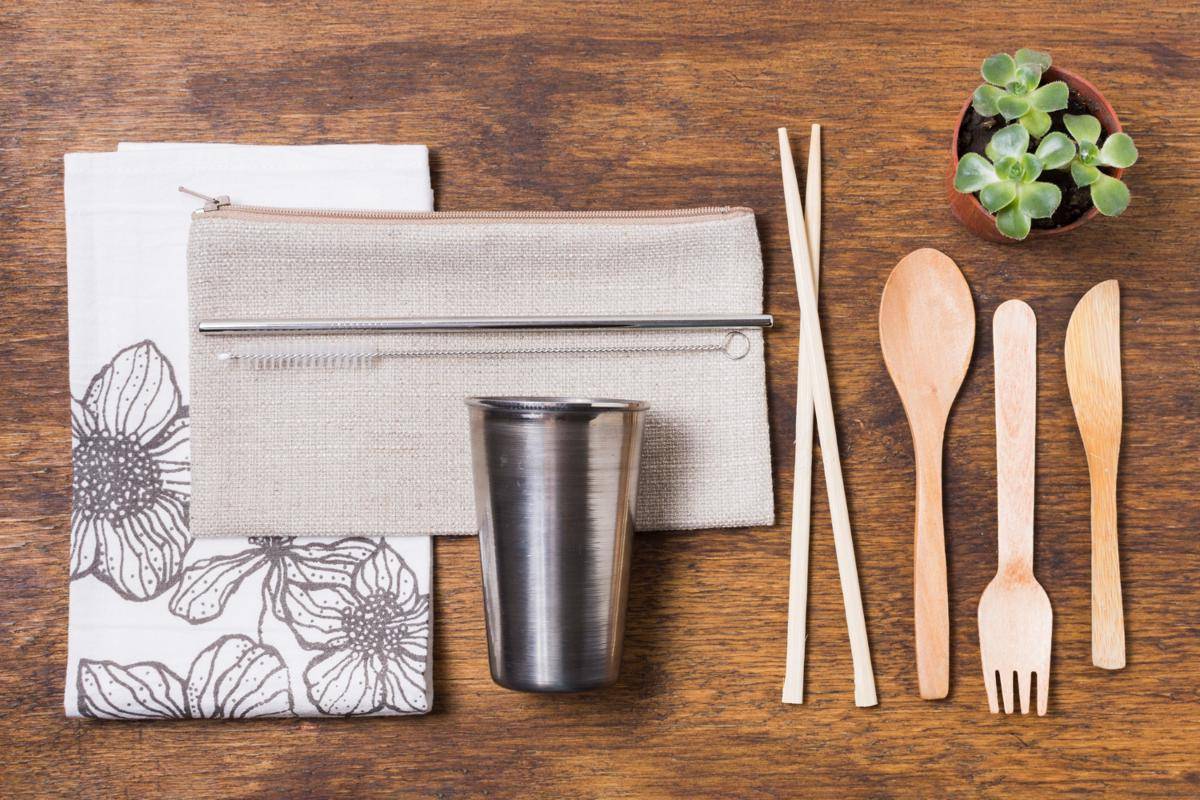 Ilustrasi peralatan makan portable (freepik.com/freepik)