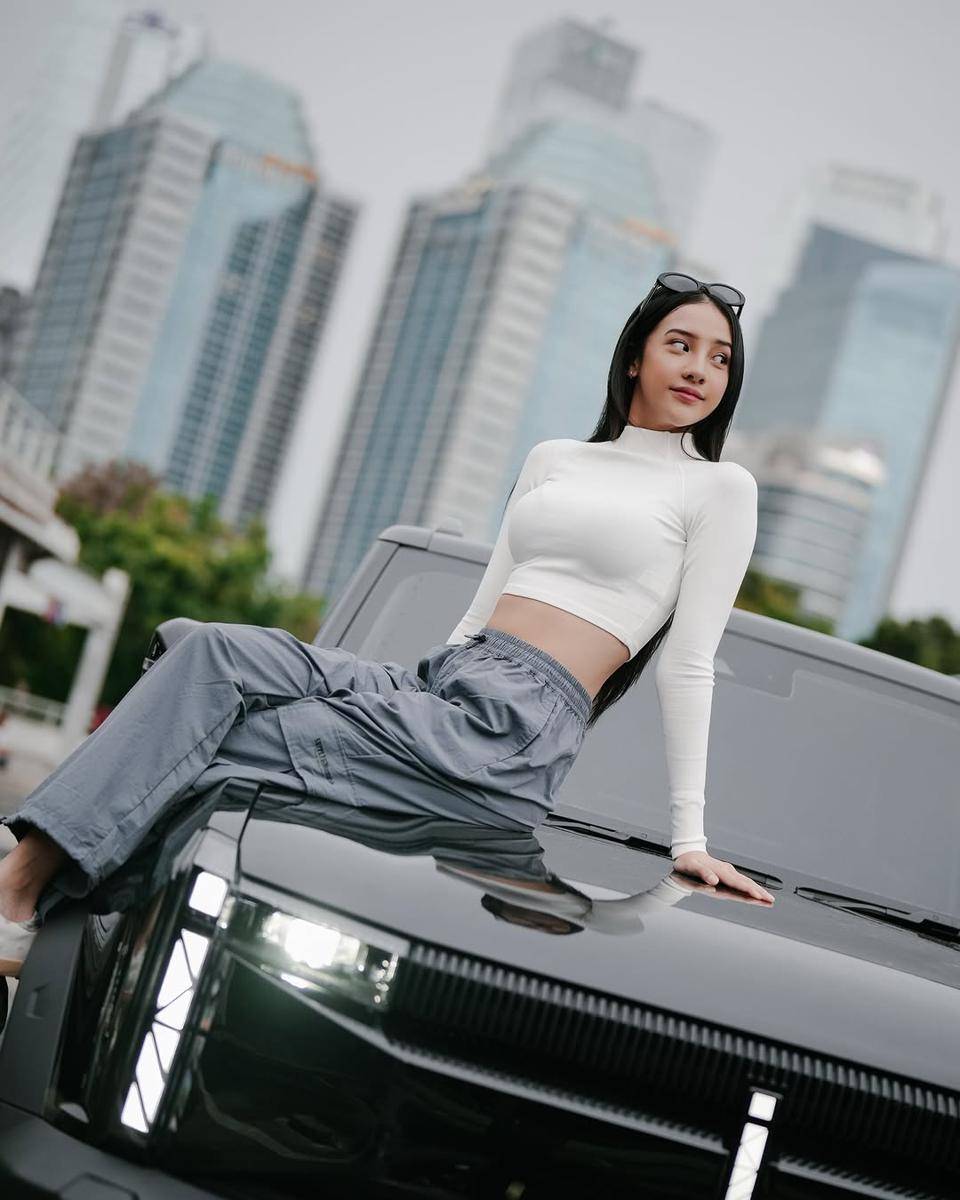 OOTD artis Anya Geraldine 