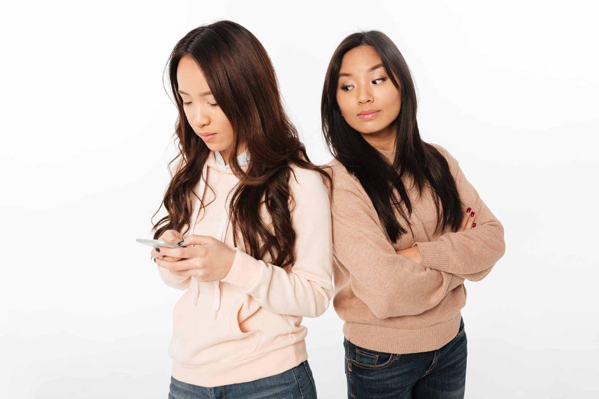 ilustrasi meremehkan perasaan teman (freepik.com/drobotdean)