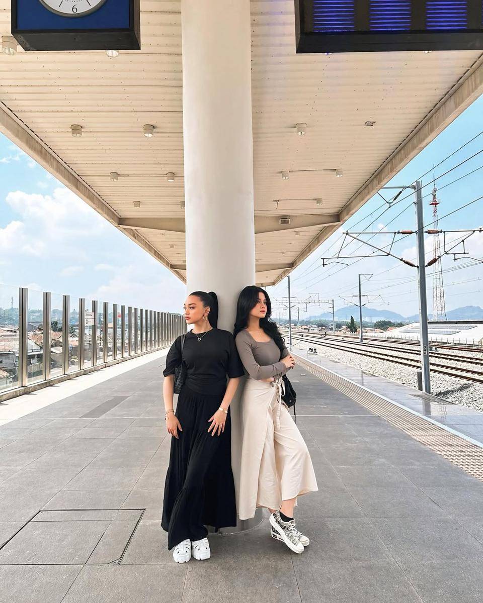 ide OOTD hangout ala Naura Ayu (instagram.com/naura.ayu)