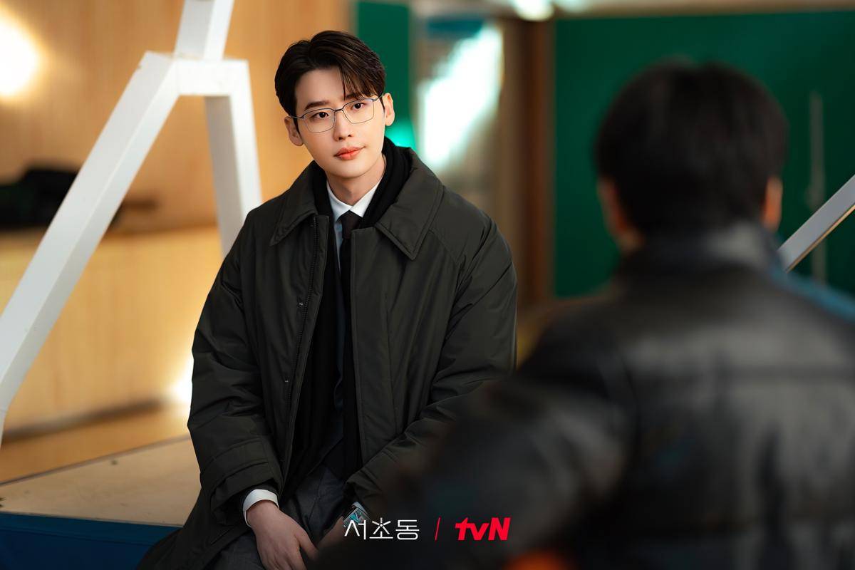 Lee Jong Suk di Law and the City (x.com/cjndrama)