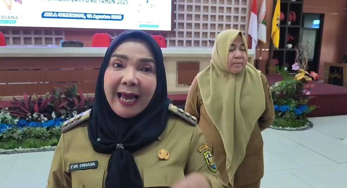 Walikota Bandar Lampung, Eva Dwiana saat diwawancarai. (IDN Times/Muhaimin)