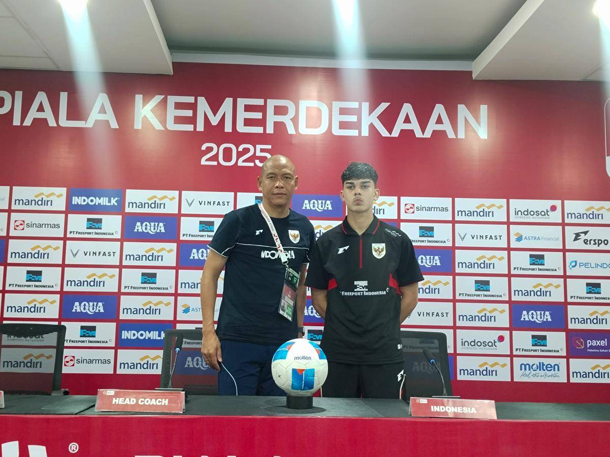 Nova Arianto dan Matthew Baker saat konferensi pers (IDN Times/Eko Agus Herianto)
