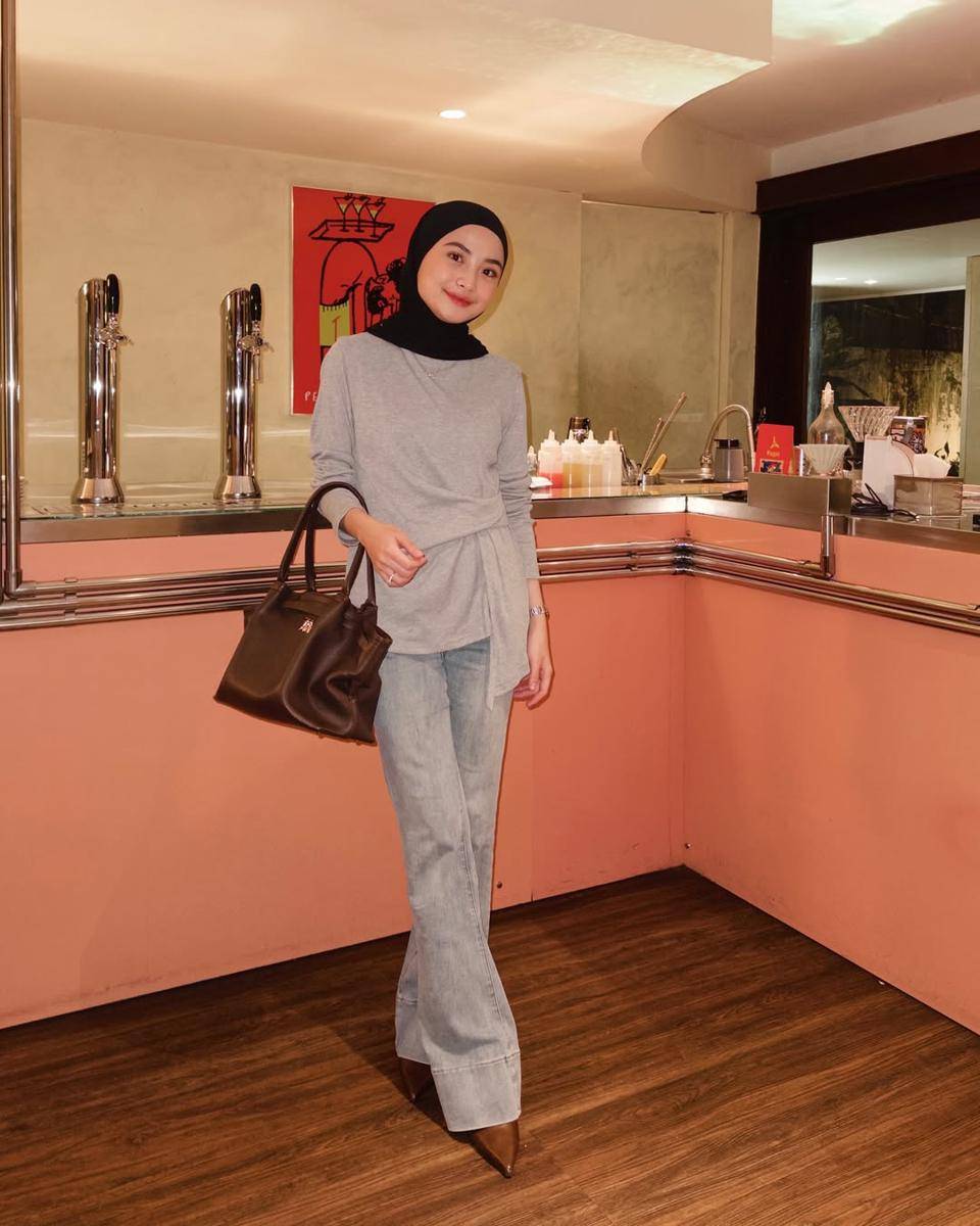 OOTD kasual feminin ala Tania Dewi 