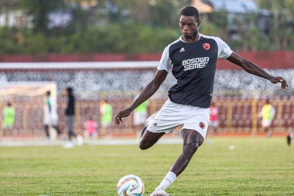 Adilson da Silva dalam sesi latihan resmi PSM Makassar di Stadion Gelora BJ Habibie Parepare pada 2 Agustus 2023. (Instagram.com/psm_makassar)