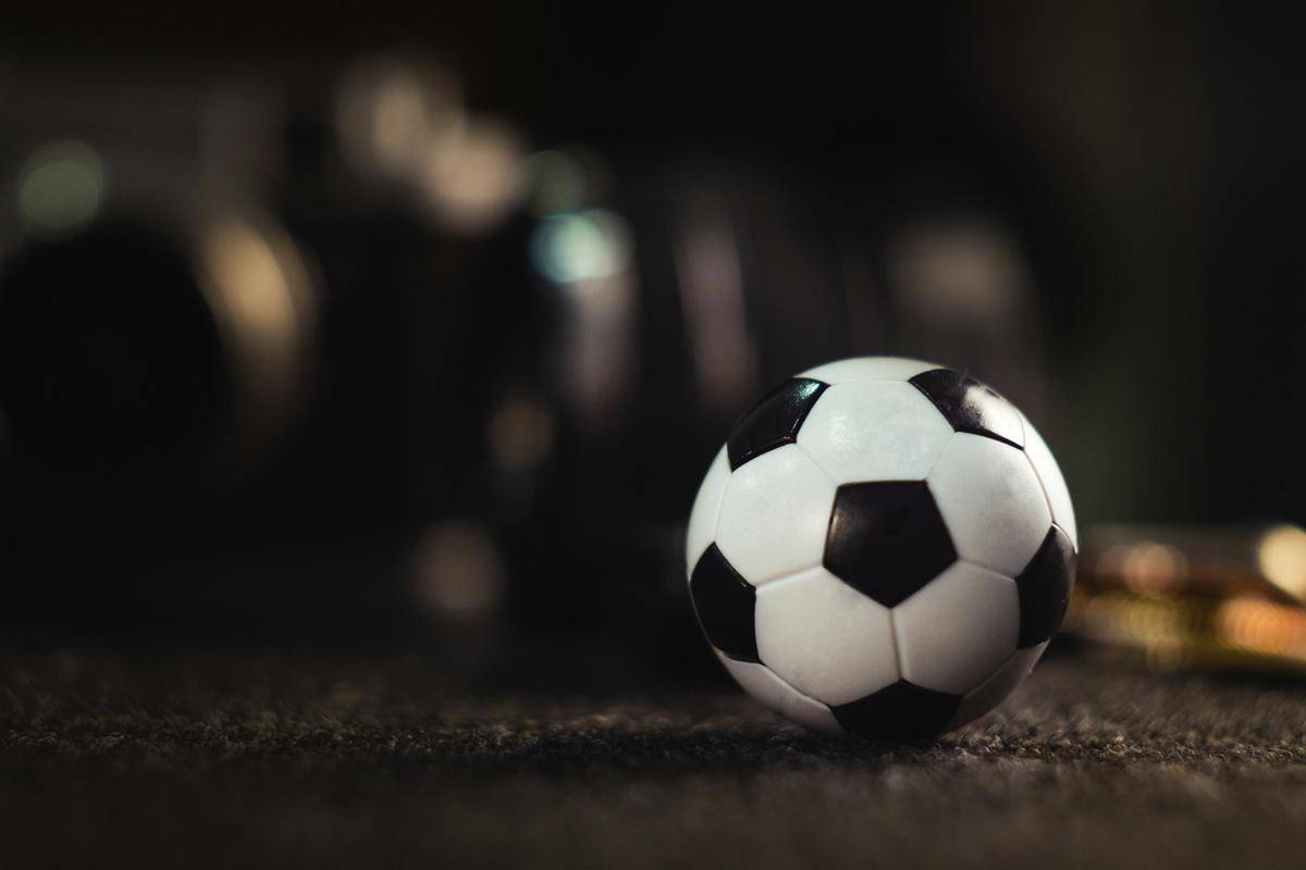 ilustrasi bola sepak (unsplash.com/Konstantin Evdokimov)