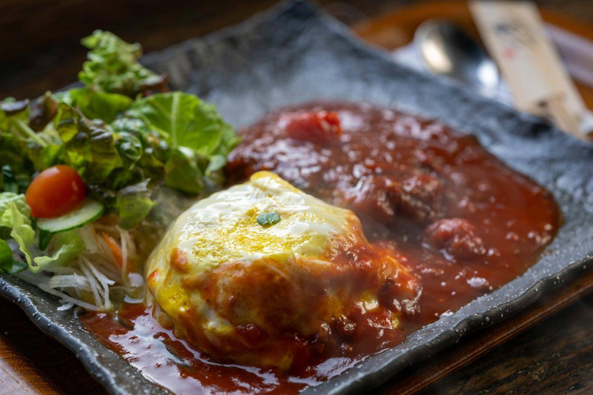 ilustrasi omurice bento 