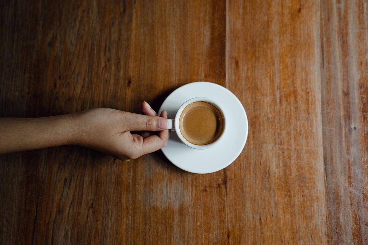 ilustrasi minum kopi (pexels.com/Ketut Subiyanto)