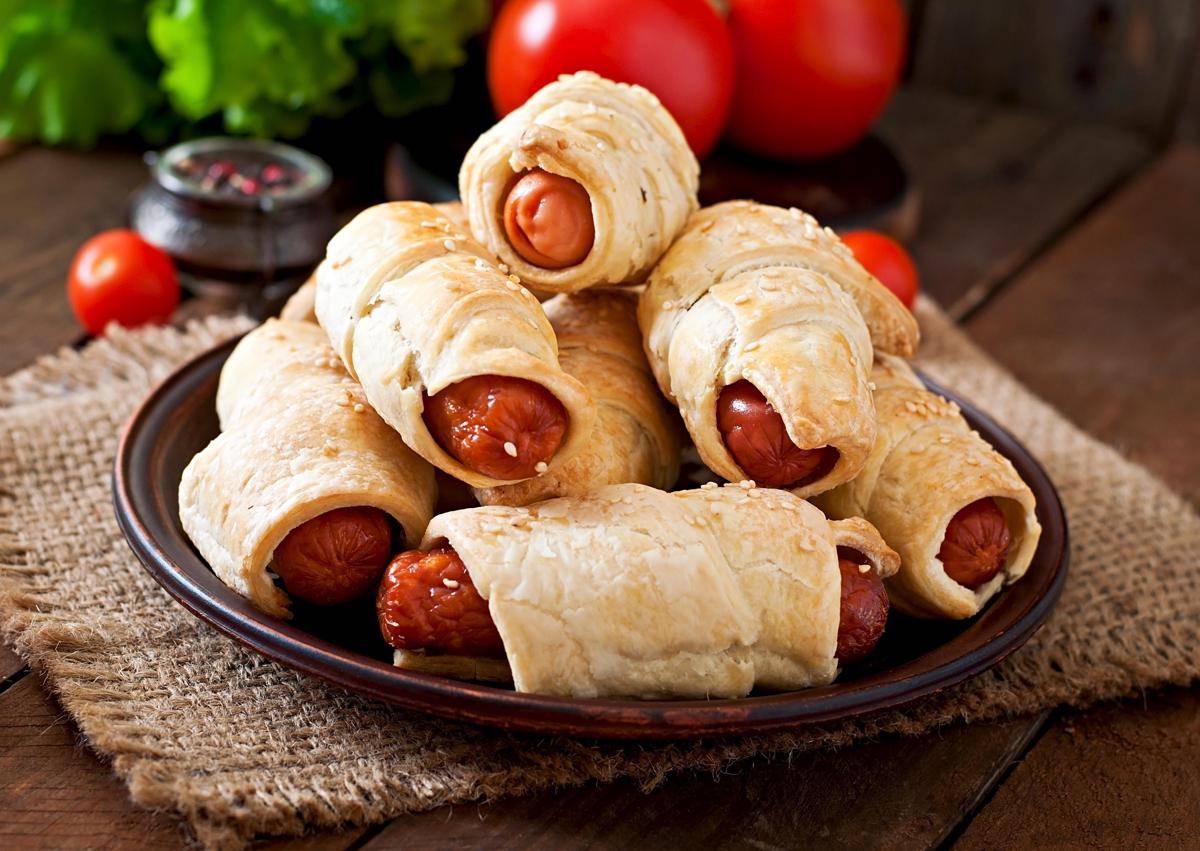 ilustrasi sausage roll (freepik.com/ timolina)