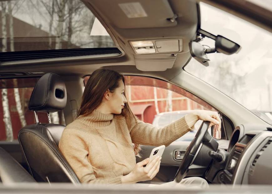 illustrasi mobil dengan sunroof (pexels.com/Gustavo Fring)