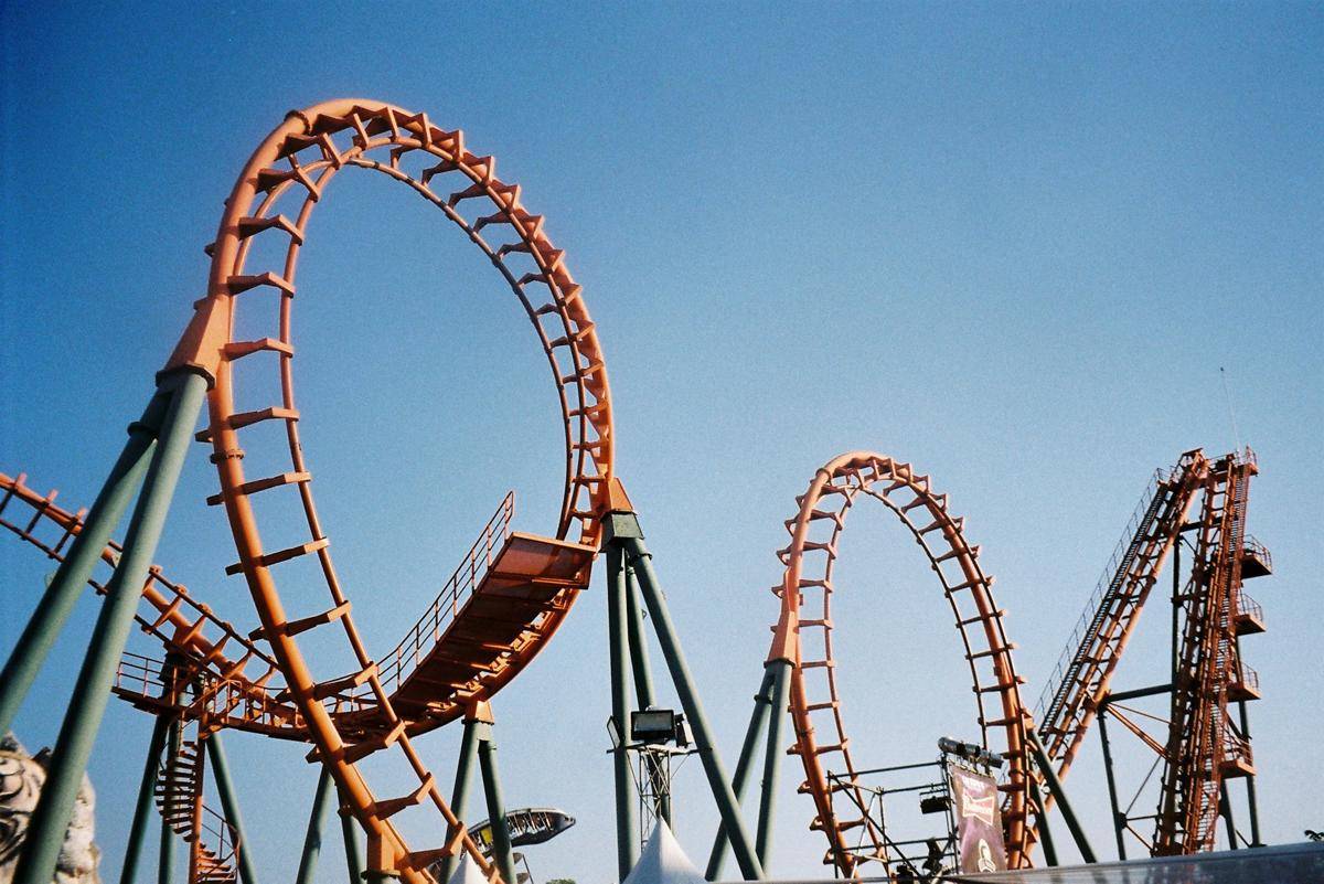 Ilustrasi roller coaster (unsplash.com/Somruthai Keawjan)