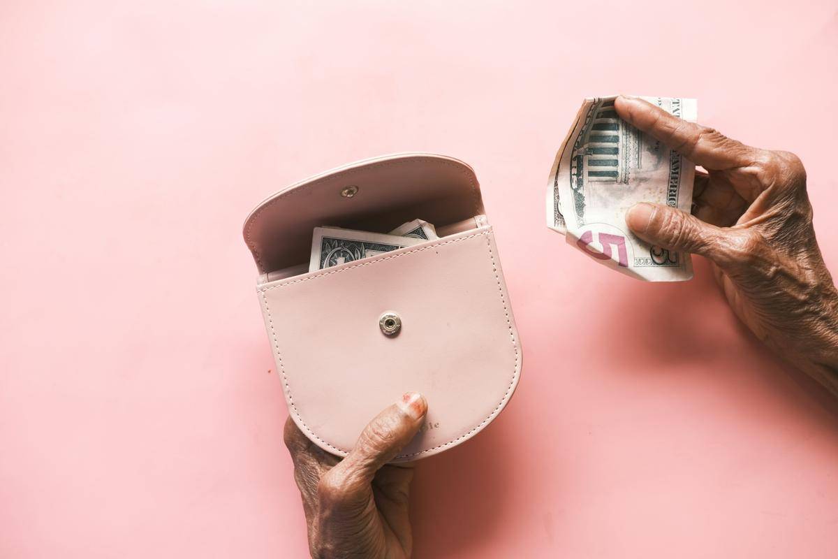 Ilustrasi menabung (Unsplash.com/Towfiqu barbhuiya)