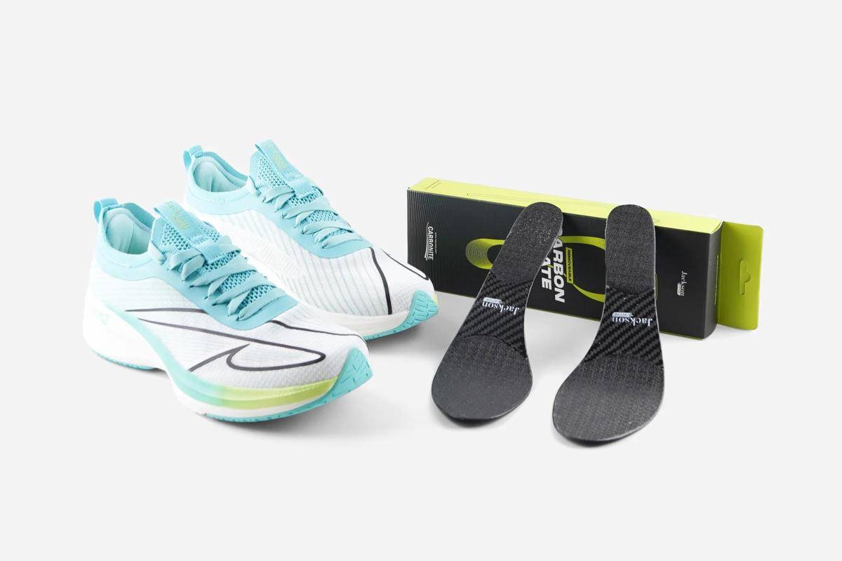 Sepatu lari Jackson Active Cloud FWD Carbon Plate