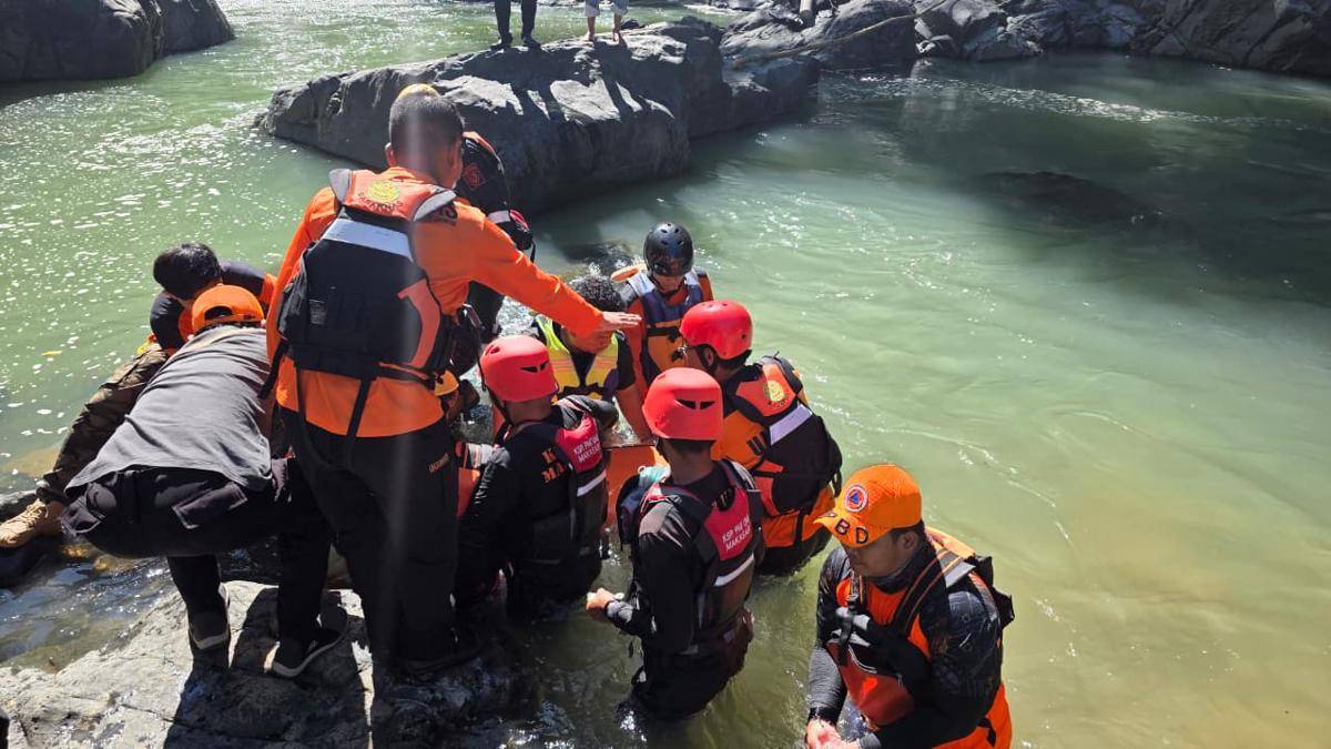 Tim SAR gabungan menemukan jenazah pria Makassar yang tenggelam di Sungai Maros, Selasa (12/8/2025)