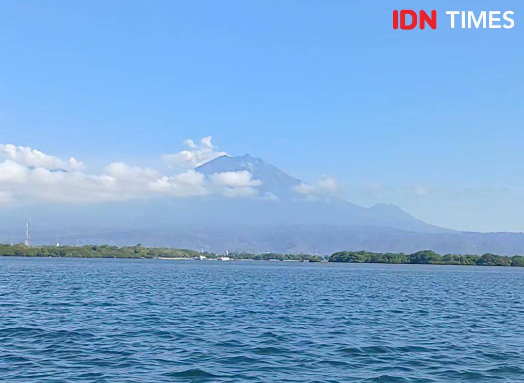 Potret pemandangan gunung di Teluk Gilimanuk, Melaya, Jembrana, Bali Barat 