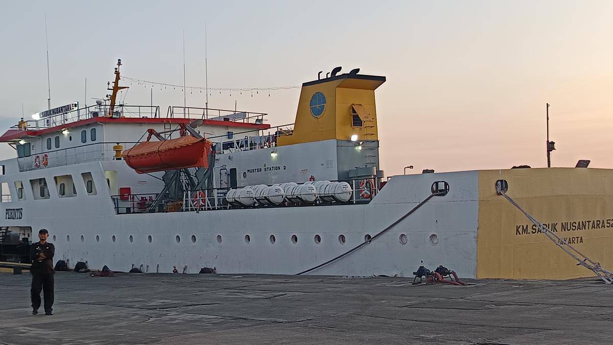 Suasana di Pelabuhan Makassar, Selasa (12/8/2025).
