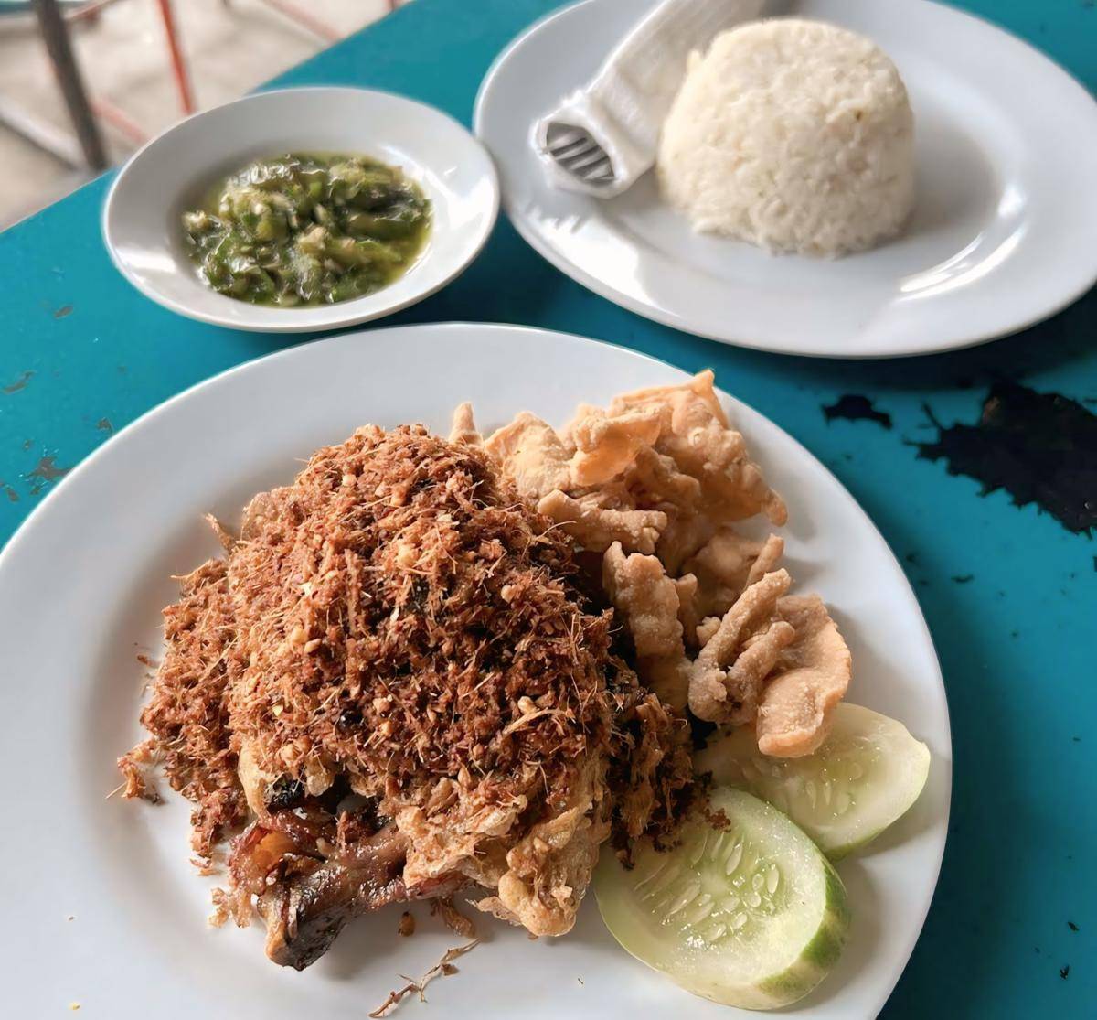 RM. Ayam Telor Bumbu Hitam (google.com/maps/Lili Chan)
