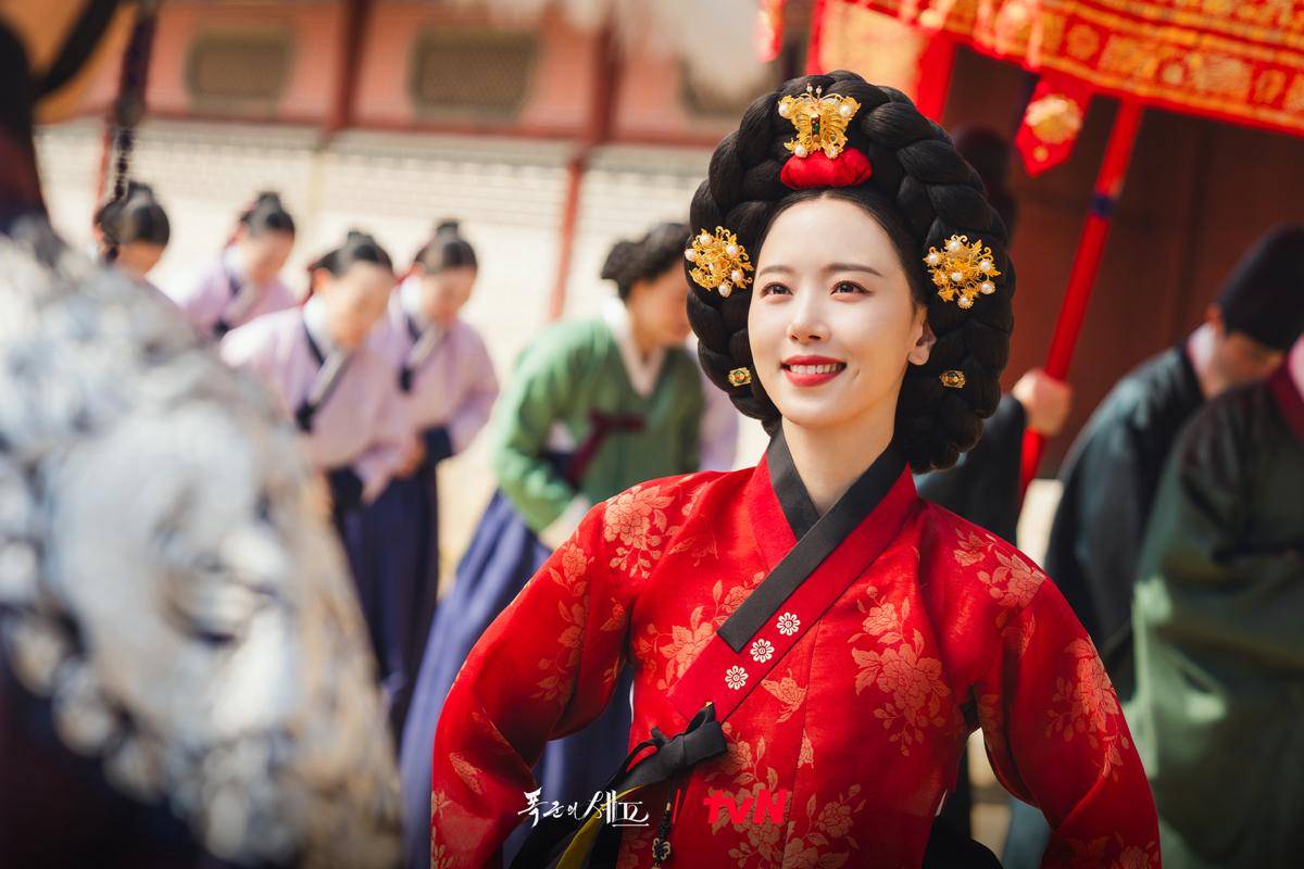 Still cut Bon Appetit Your Majesty 