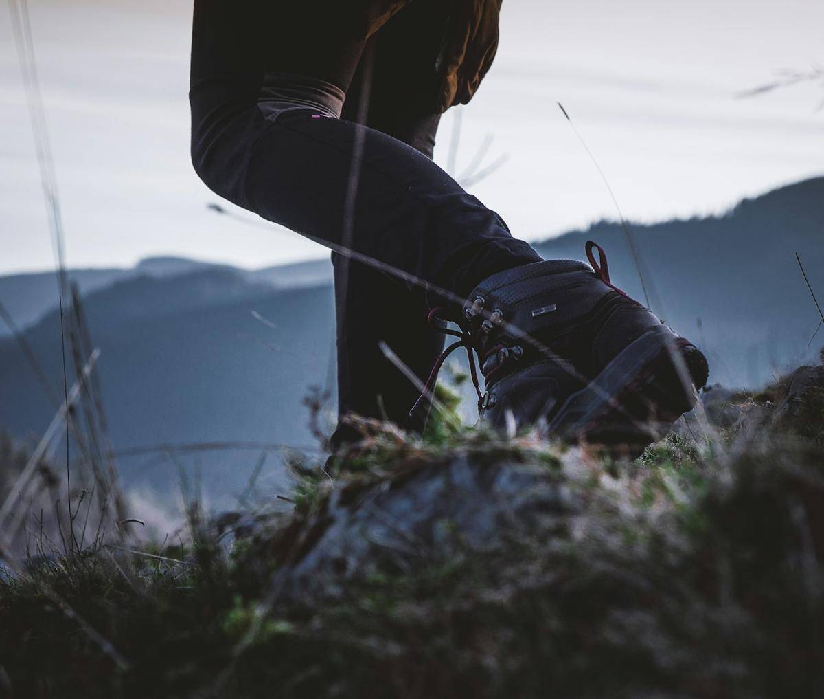 ilustrasi mendaki (unsplash.com/Sorin Gheorghita) 