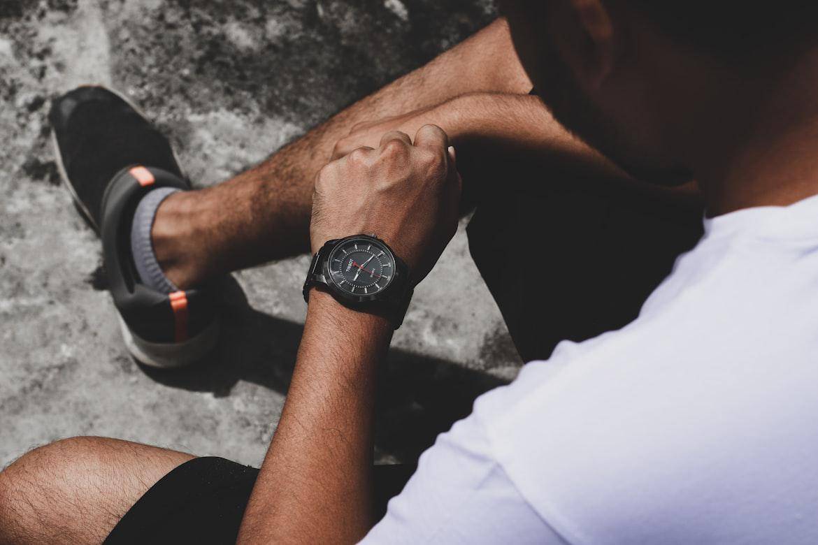 ilustrasi jam tangan (unsplash.com/Simon Reza) 