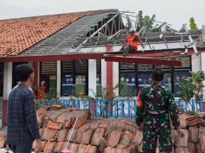SDN Kedung Dalam II Kabupaten Tangerang ambruk (dok. Pemkab Tangerang)