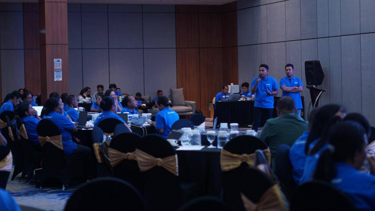 Fasilitator BI NTT dalam penyusunan kurikulum yang terintegrasi edukasi rupiah. (Dok KPw BI NTT)