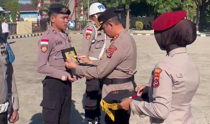 Upacara PTDH anggota Polres Lembata yang terlibat kasus asusila. (Dok Polres Lembata)