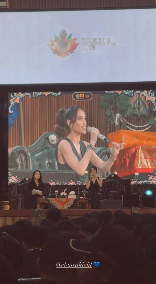 Cinta Laura Hadir di PKKMB UNUD (Instagram.com/claurakiehl)