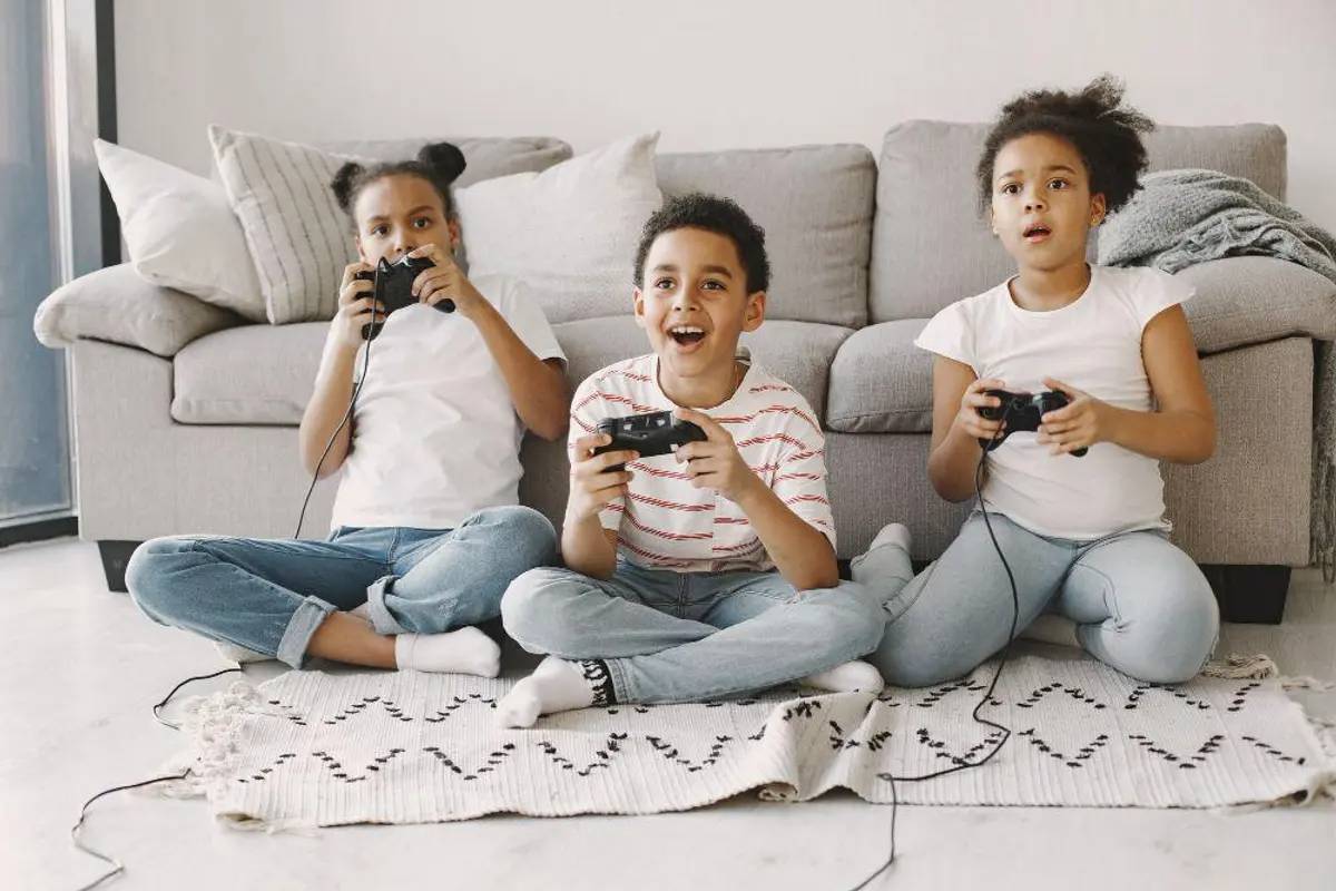 ilustrasi gaming di era modern (freepik.com/prosyooleh)
