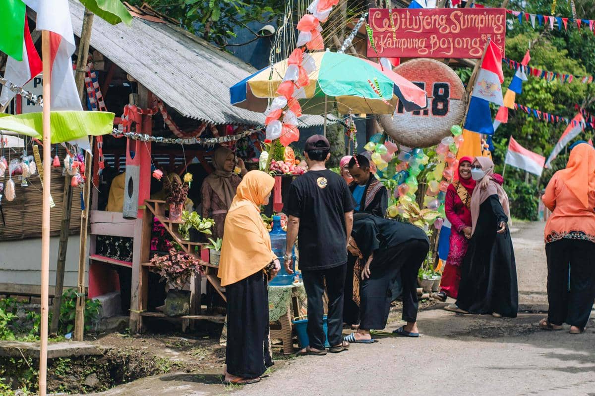 ilustrasi masyarakat Indonesia yang harmoni