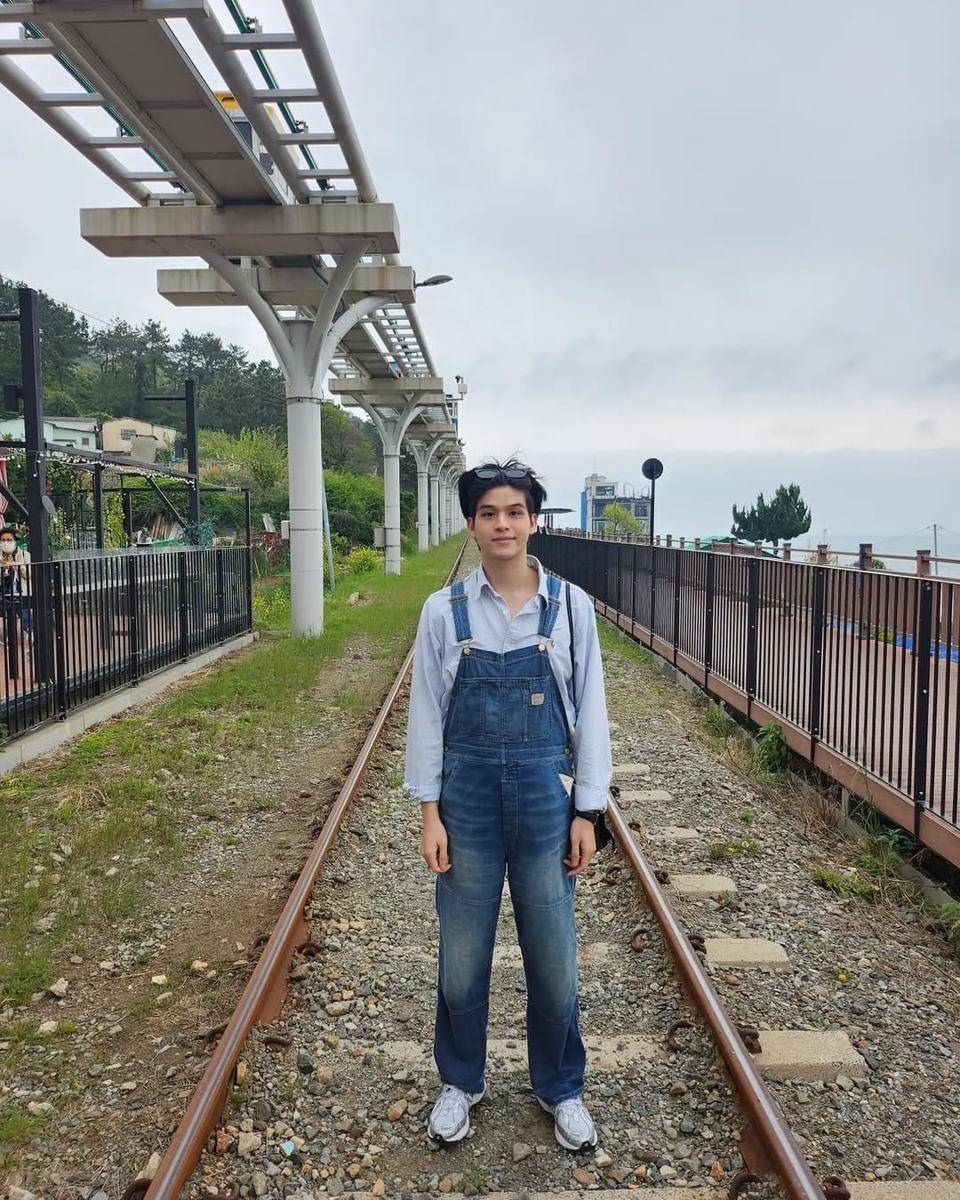 outfit ke taman hiburan ala Sky Wongravee (instagram.com/skywongravee)