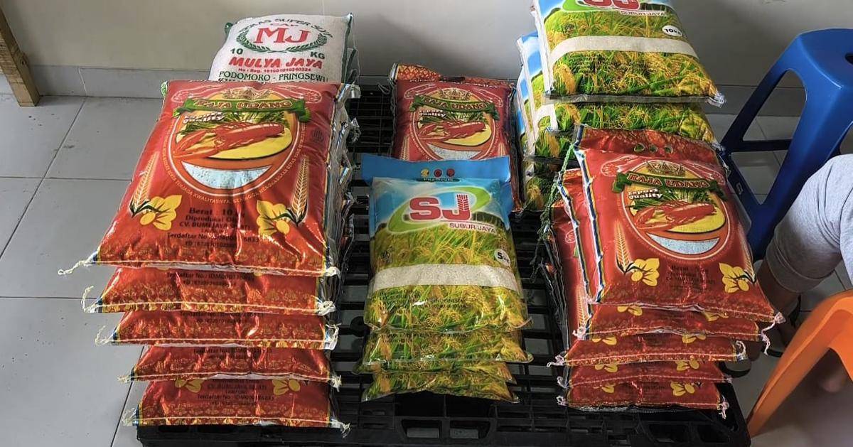 Beras di toko Radit di Pasar Lebak Budi, Bandar Lampung. (IDN Times/Muhaimin)