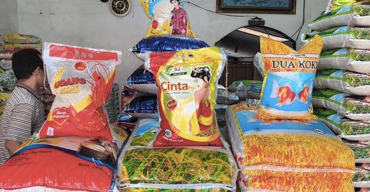 Beras di Toko Rozi di Pasar Tugu Bandar Lampung. (IDN Times/Muhaimin)