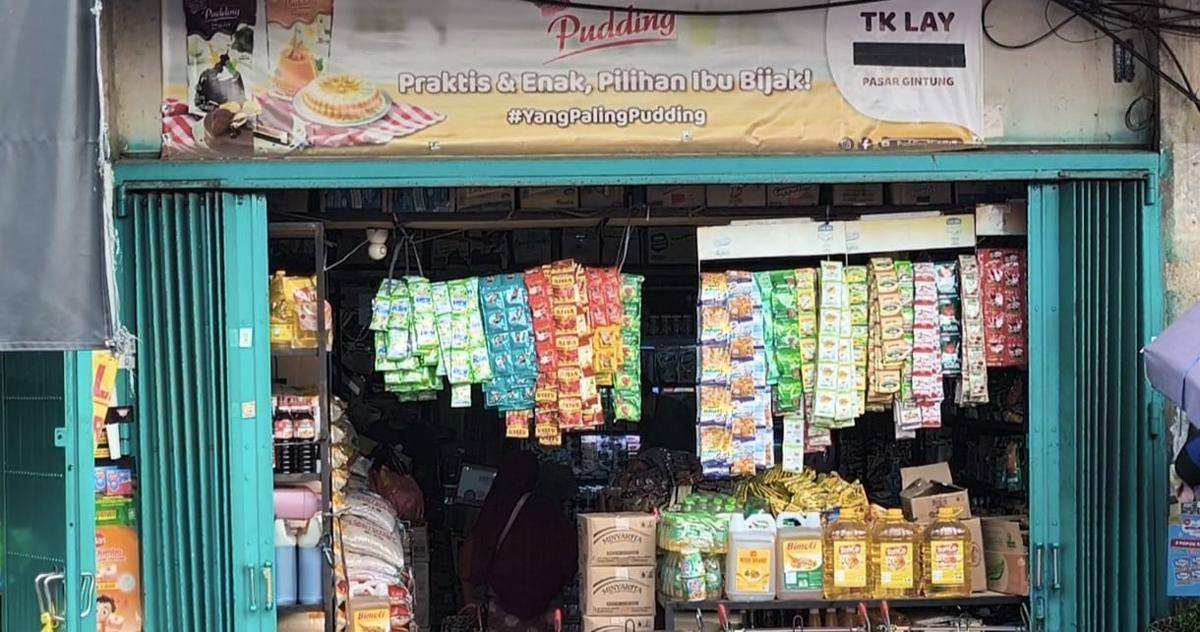 Toko sembako di Pasar Pasir Gintung. (IDN Times/Muhaimin)