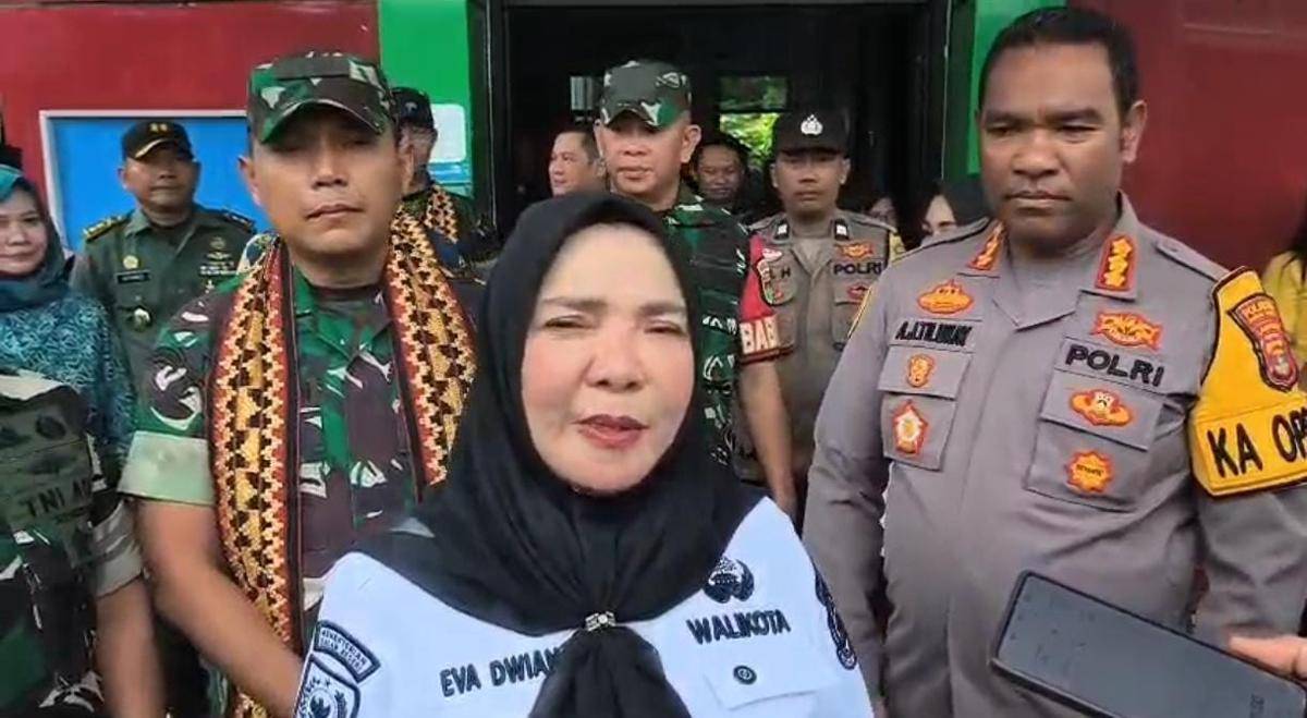 Wali Kota Bandar Lampung, Eva Dwiana saat diwawancarai. (IDN Times/Muhaimin)