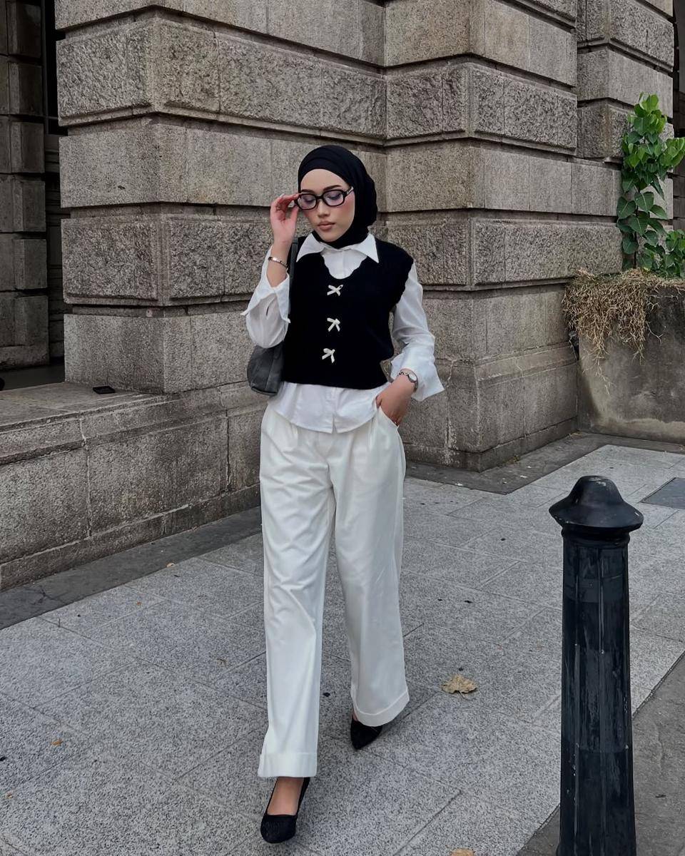 potret ide OOTD smart casual yang elegan ala Qainone