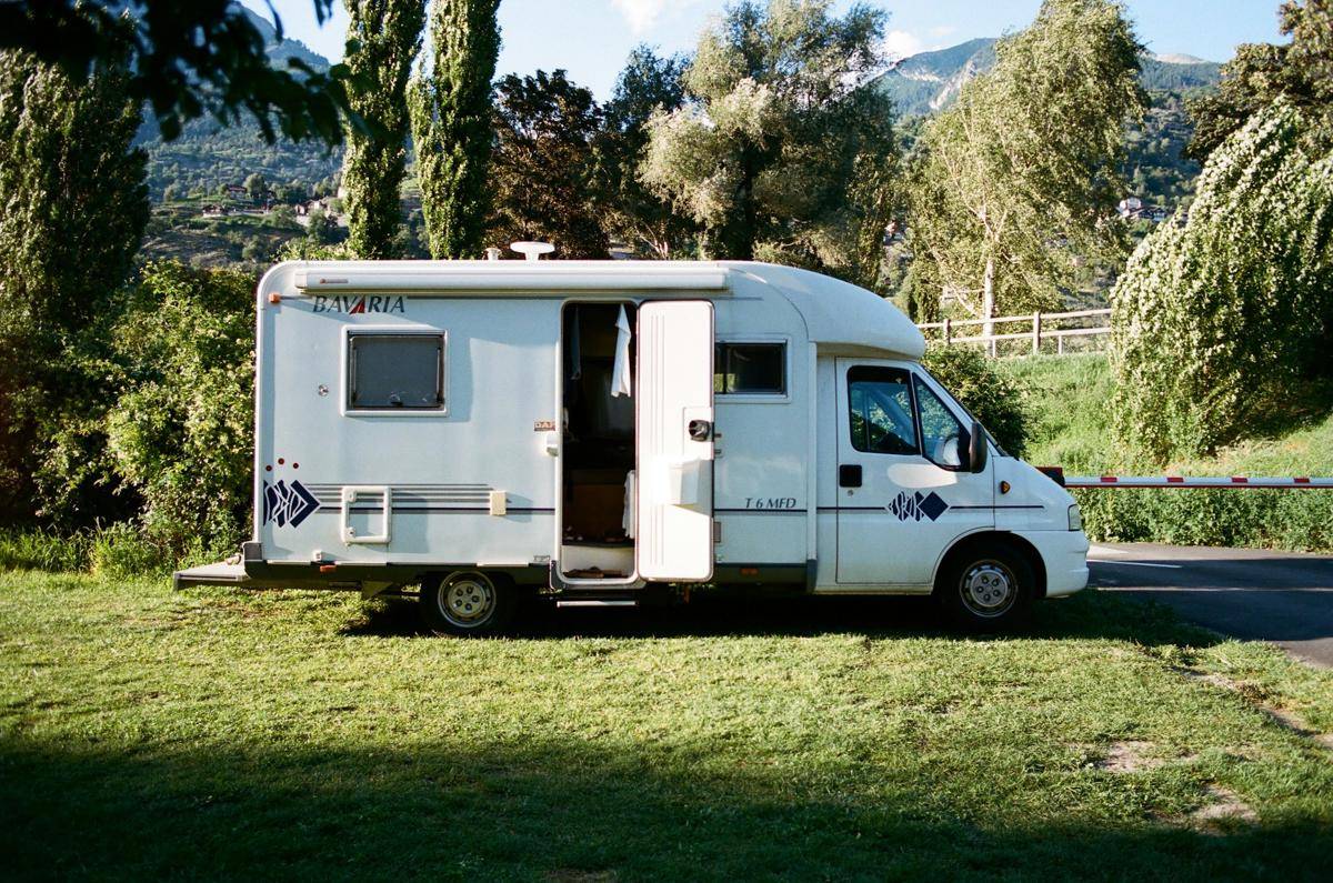 ilustrasi campervan