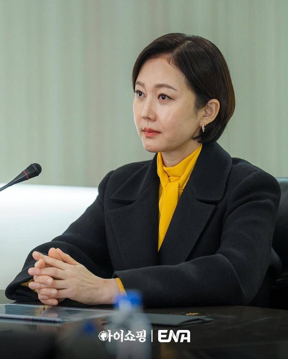 Yum Jung Ah di drama The Defects (instagram.com/channel.ena.d)