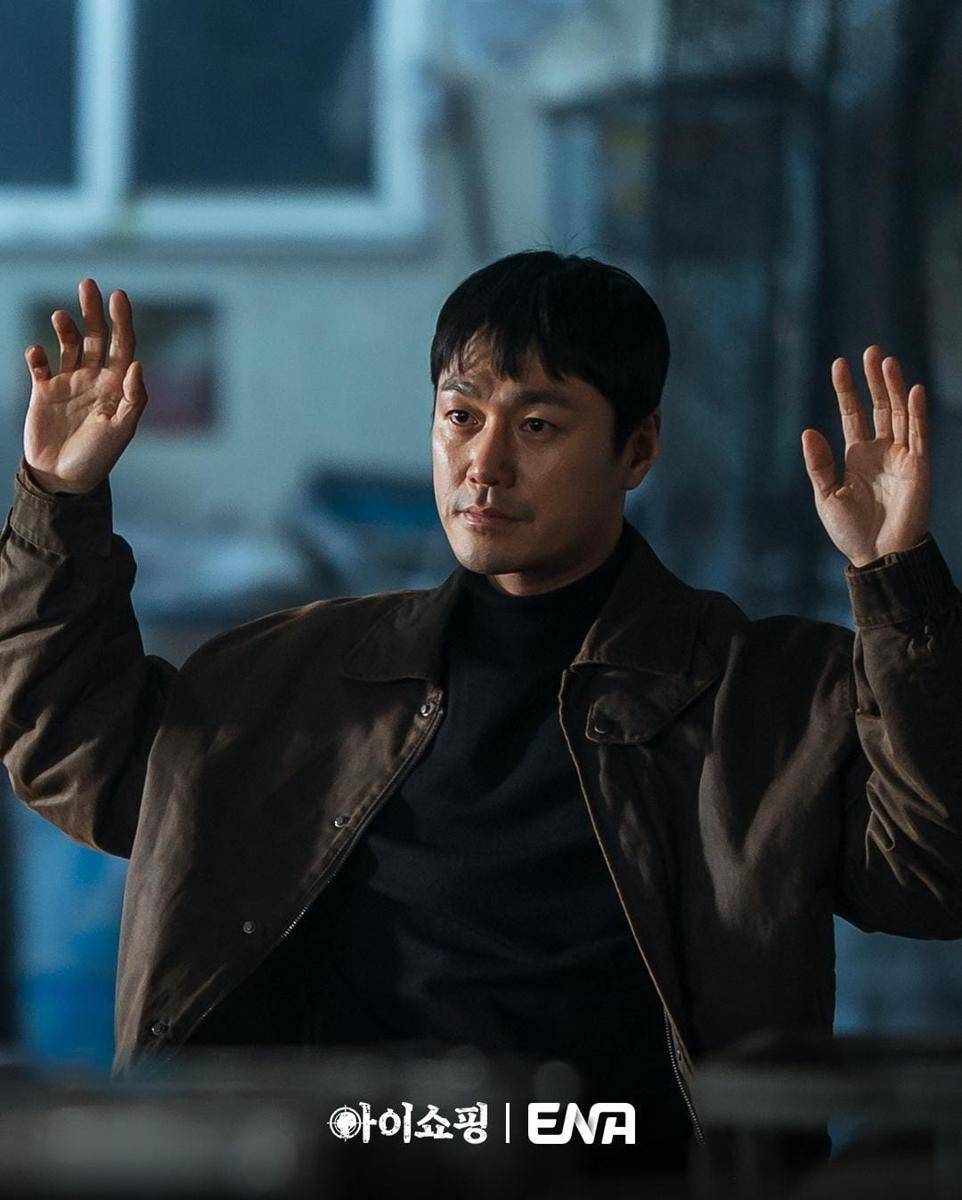 Choi Young Joon di drama The Defects (instagram.com/channel.ena.d)