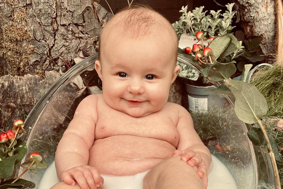 ilustrasi bayi mandi menggunakan ASI (pexels.com/Abbey Chapman)