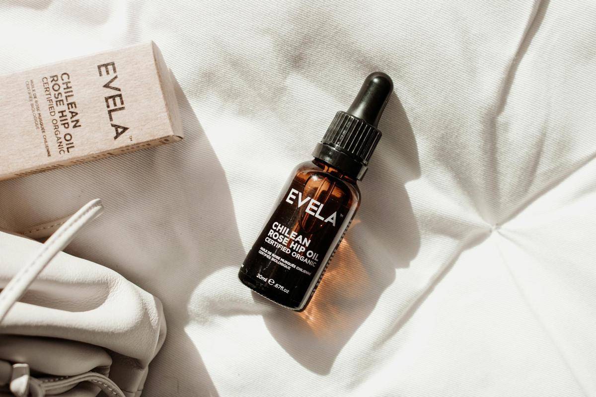 ilustrasi rosehip oil (pexels.com/Harper Sunday)