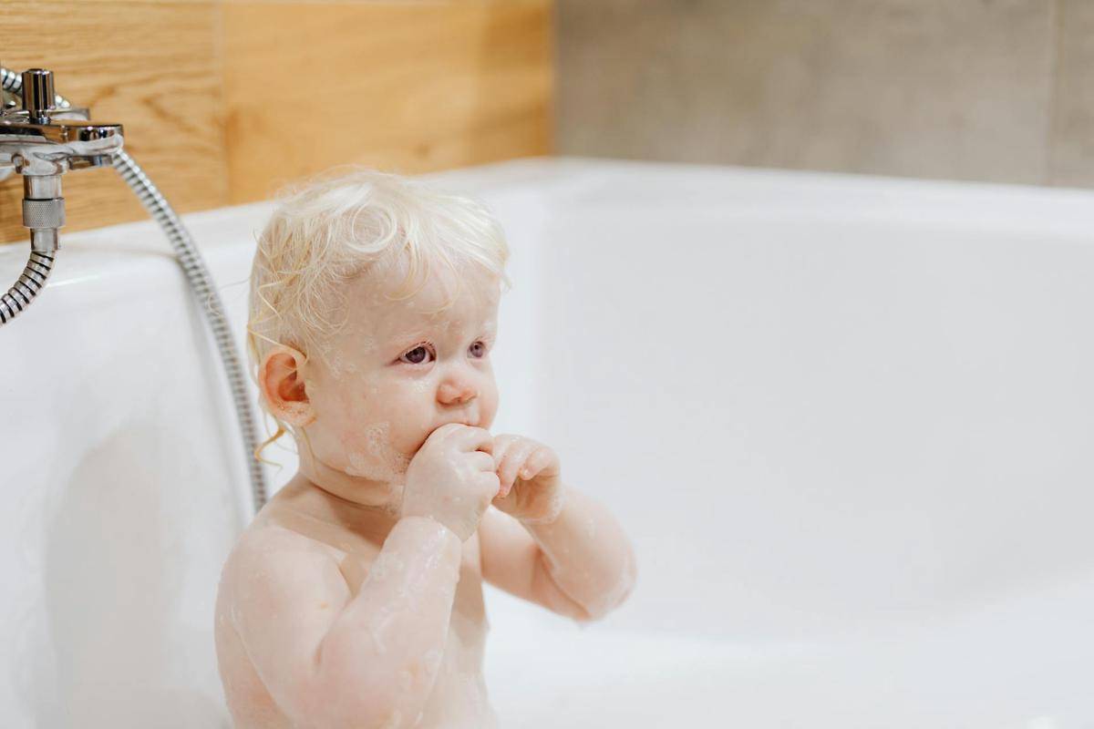ilustrasi bayi mandi menggunakan ASI (pexels.com/Photo By: Kaboompics.com)