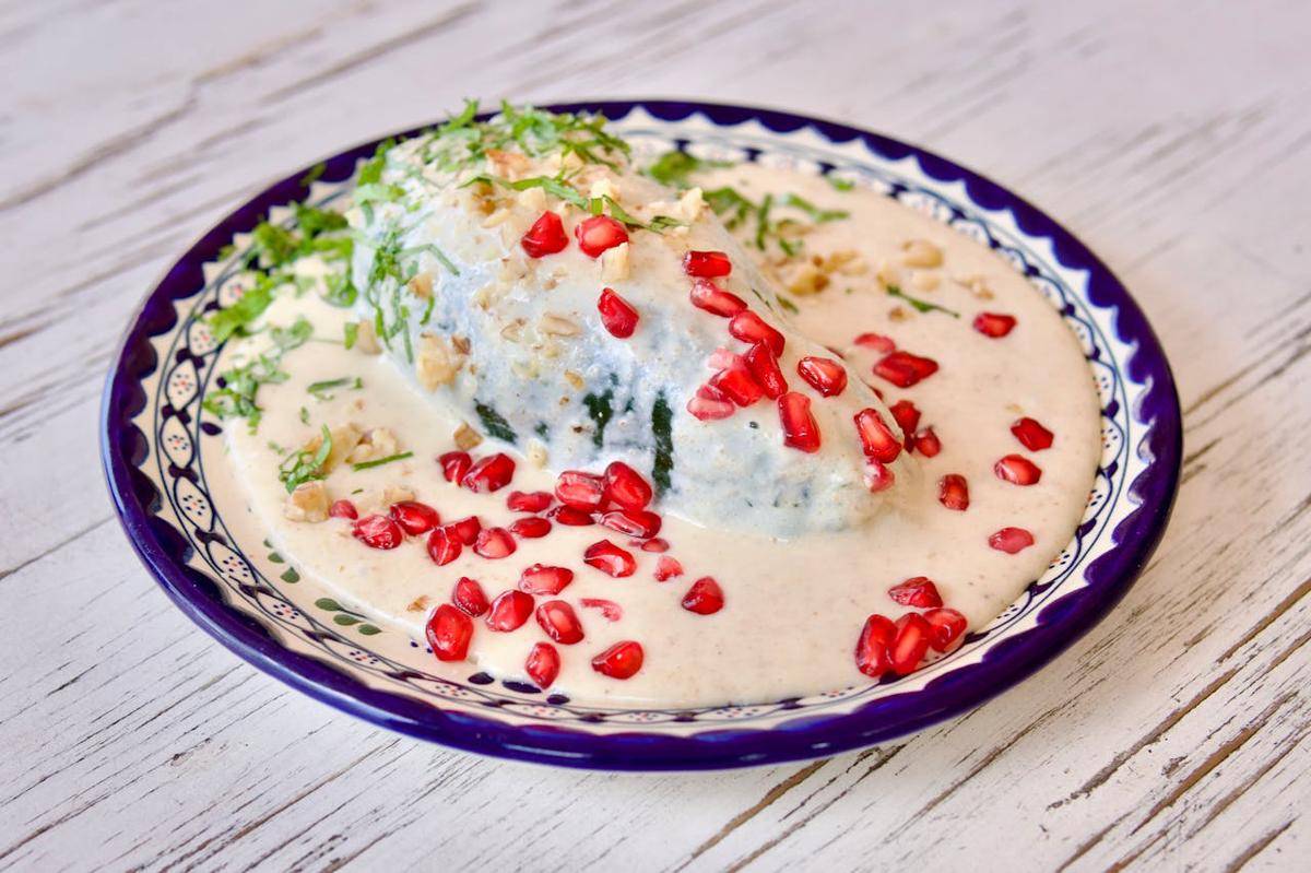 ilustrasi chiles en nogada
