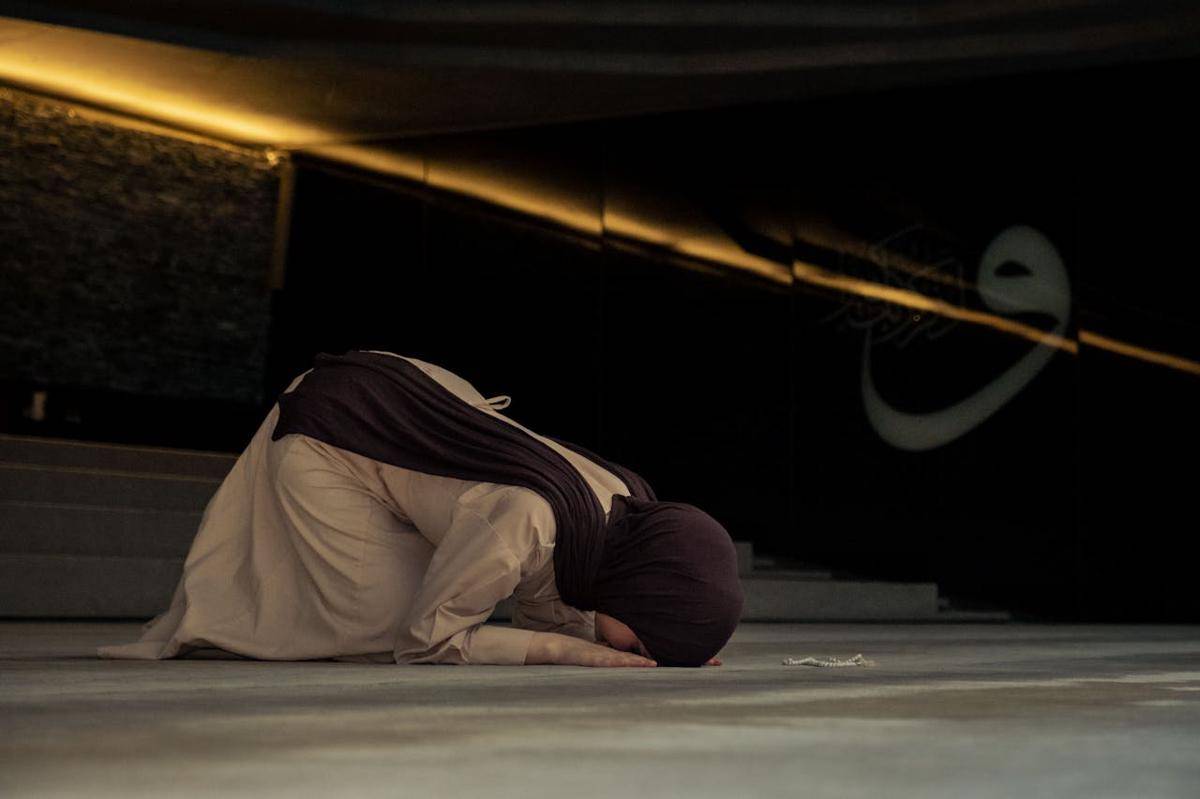 Ilustrasi sujud (pexels.com/Zeynep Sude Emek)