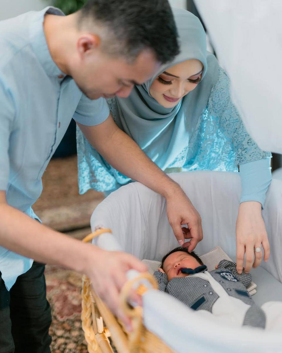 potret keluarga Zaskia Gotik
