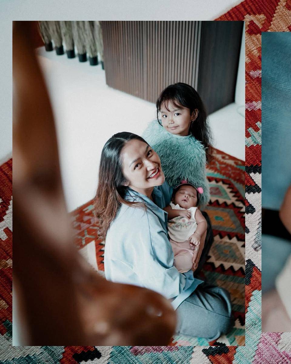 potret Siti Badriah dan buah hati 