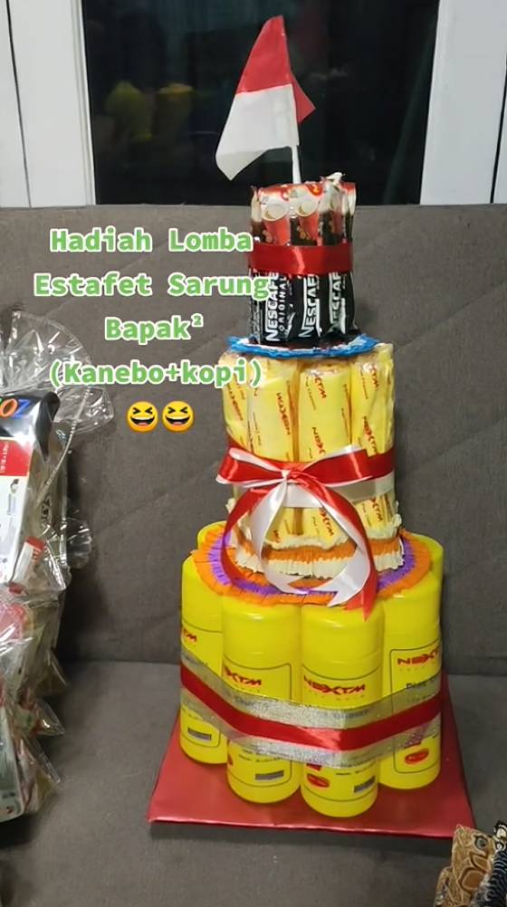 bungkus hadiah 17-an (tiktok.com/anindagalihs)